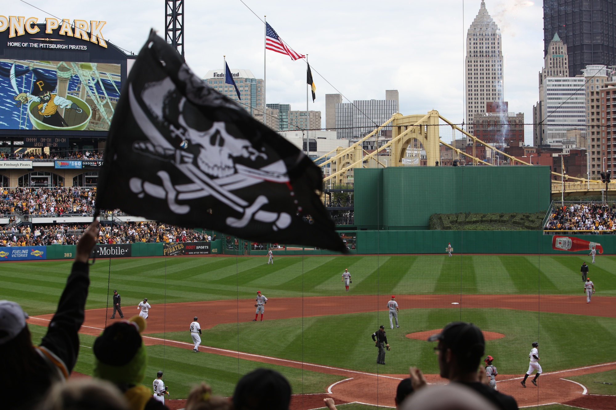 pittsburgh pirates raise the jolly roger flag