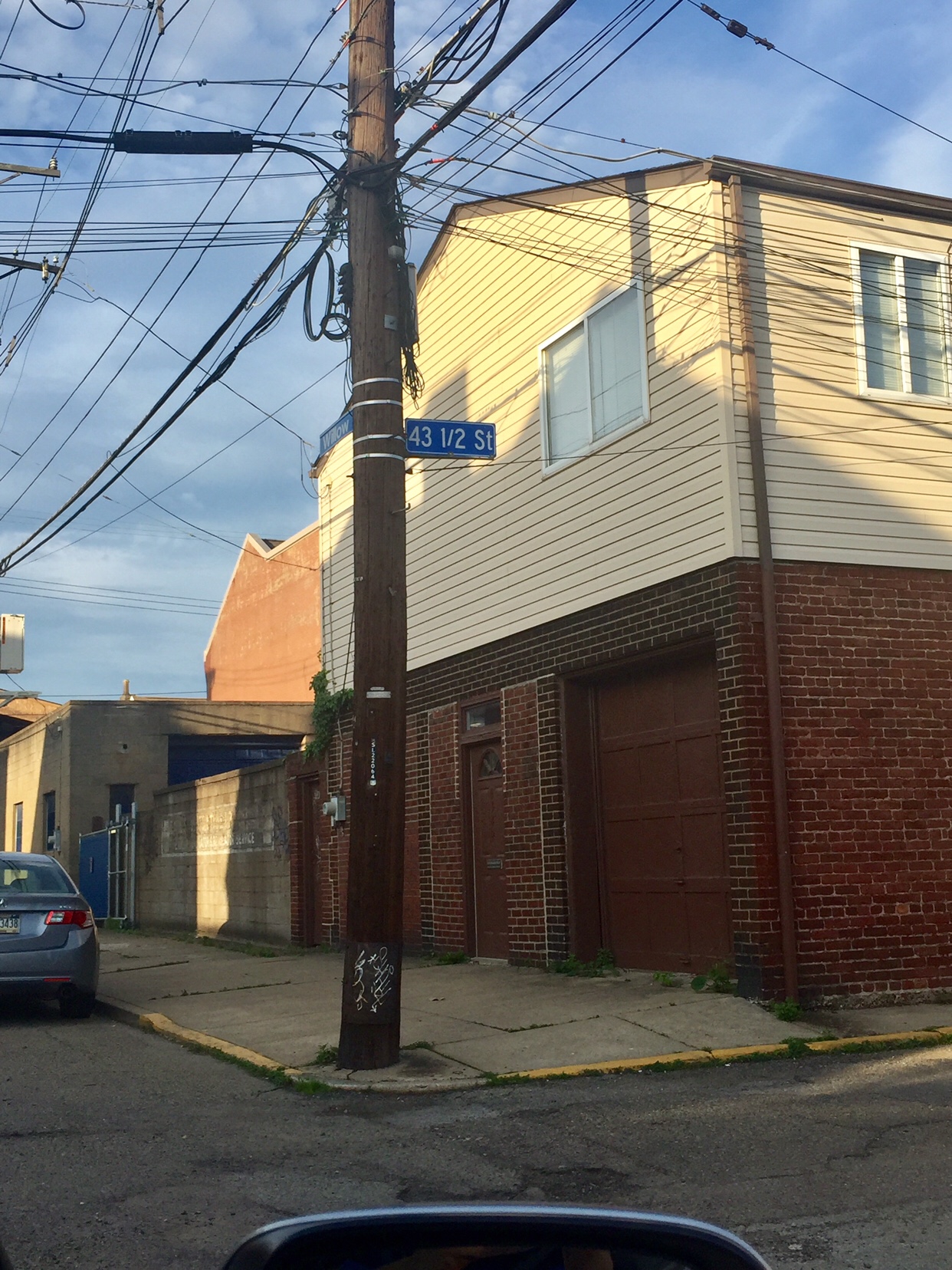 Between 44th and 43rd Streets – Ruth E. Hendricks Photography